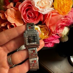 Preloved Fendi silver watch.